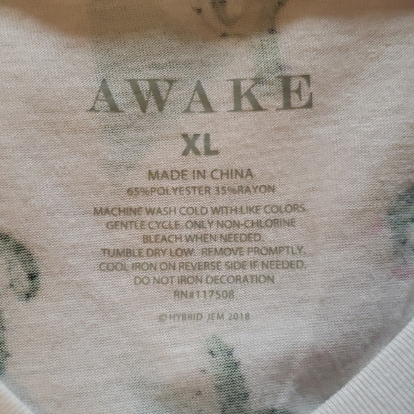 ♡SOLD♡Two T-Shirts - Picture 4 of 6